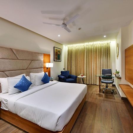 The Glory Suites Near Igi Airport Нью-Дели Экстерьер фото