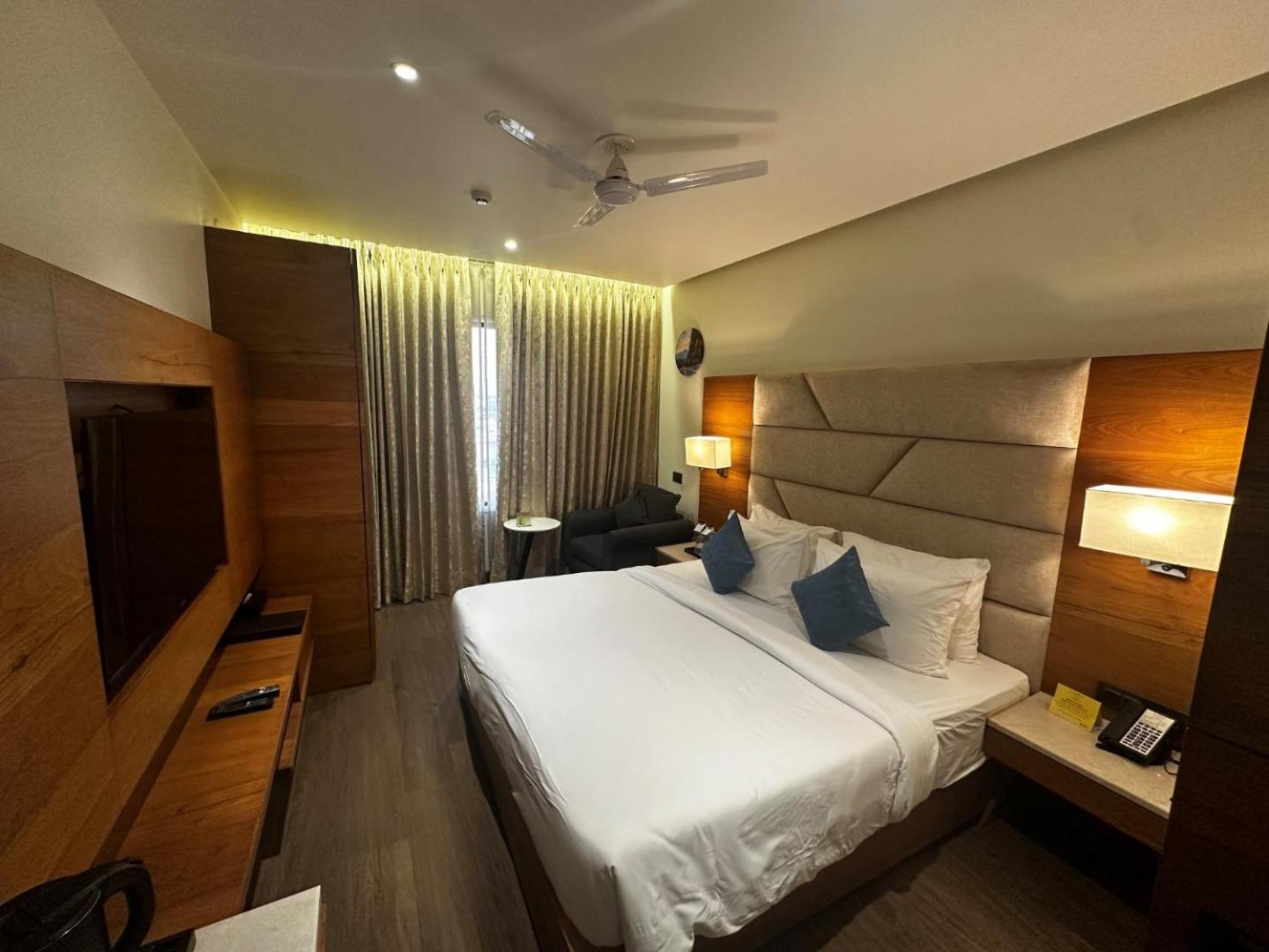 The Glory Suites Near Igi Airport Нью-Дели Экстерьер фото